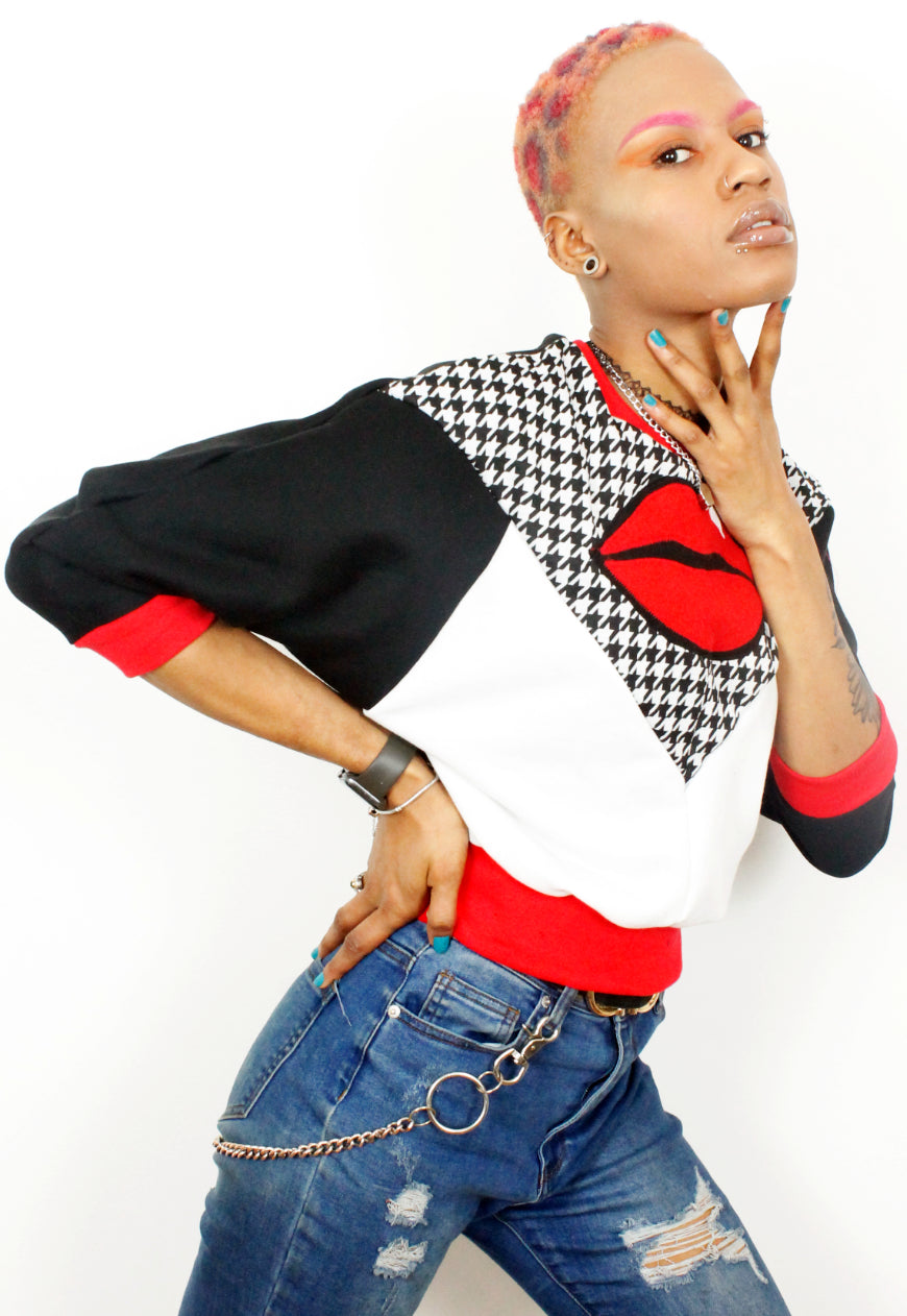 Kiss chase - Houndstooth, red and white batwing sweater with red lips.
