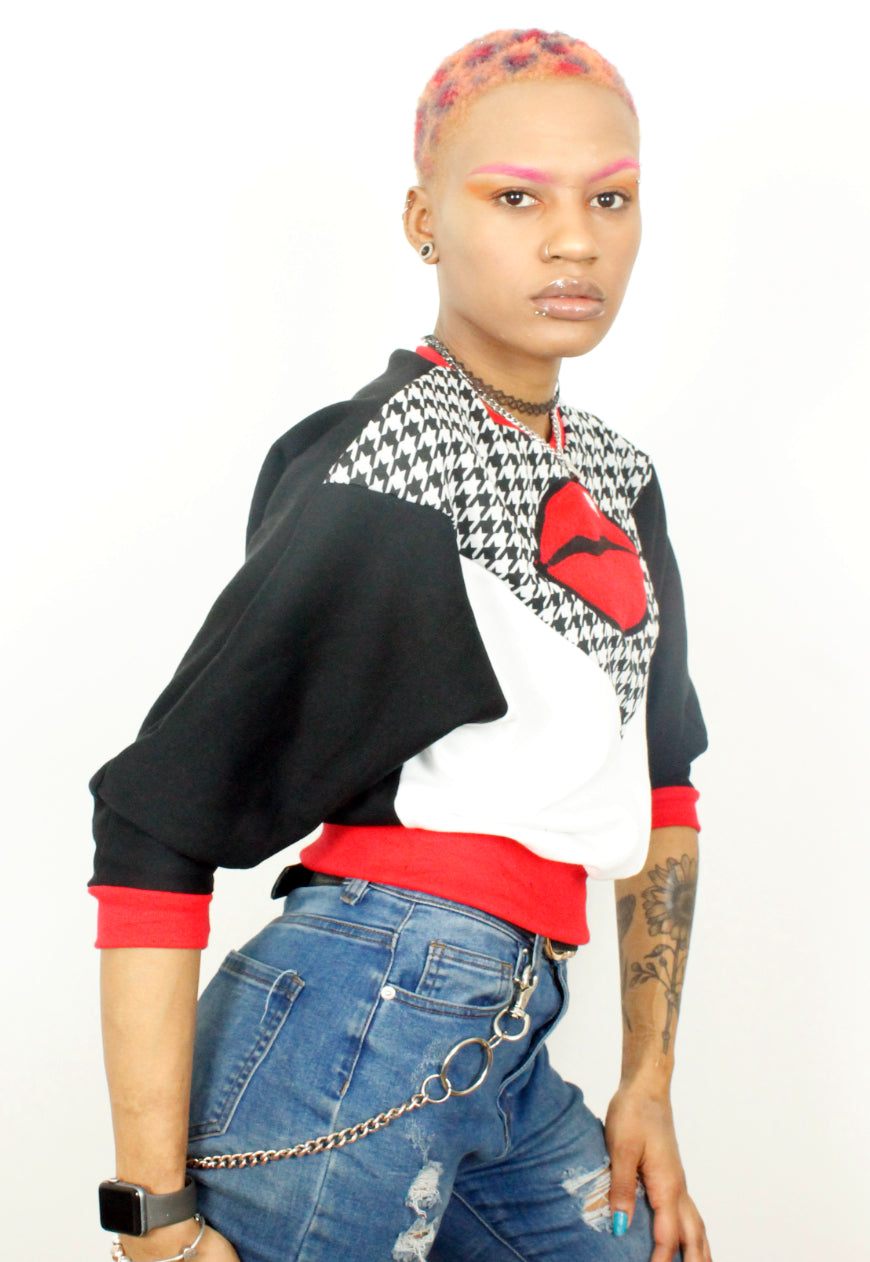 Kiss chase - Houndstooth, red and white batwing sweater with red lips.