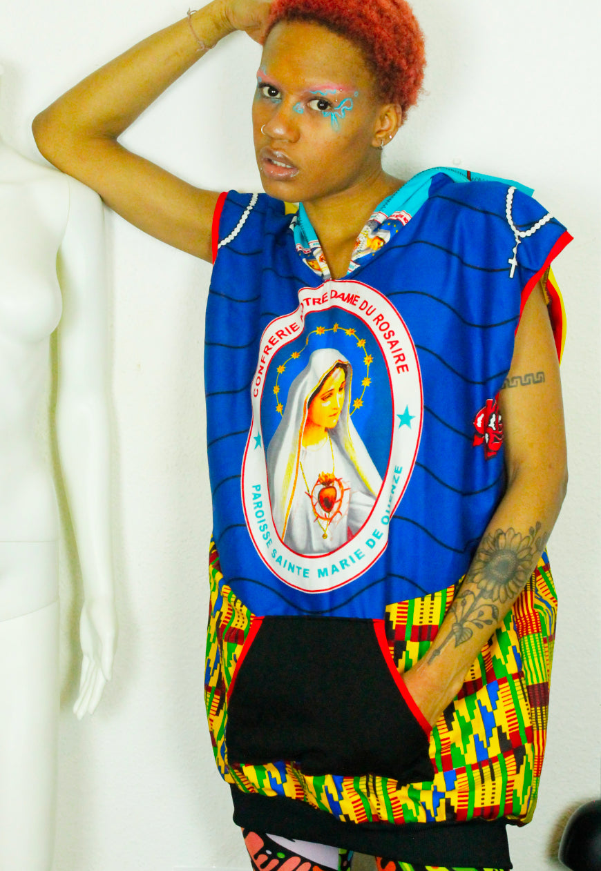 SANTA MARIA Saint print and kente yellow super oversized hooded sleeveless sweater
