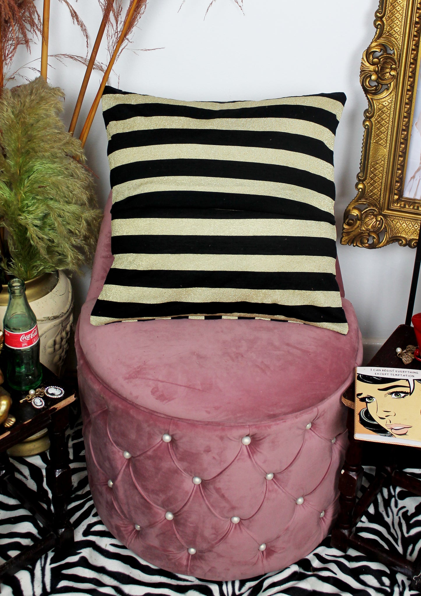 Absinth - Statement green and gold decorative throw cushion with red lips