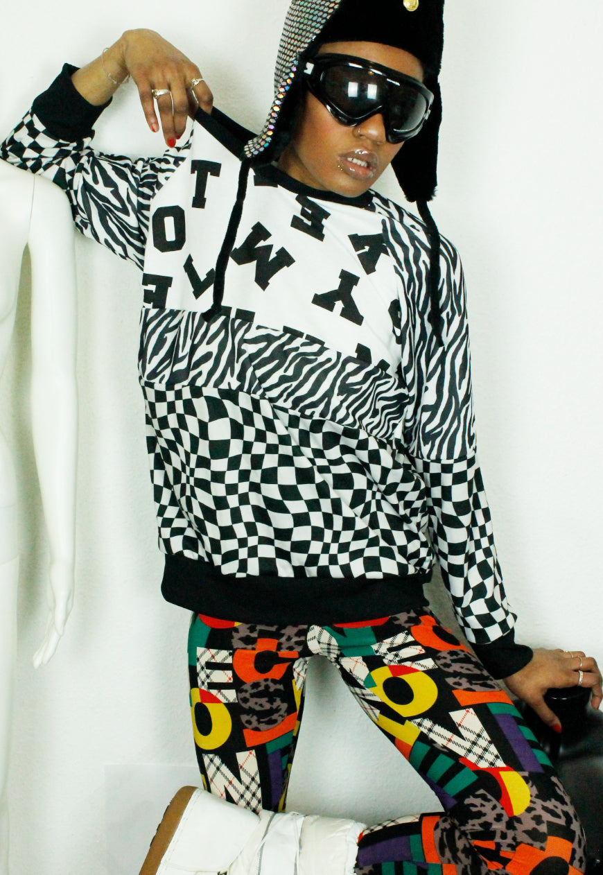 WORD UP Monochrome boyfriend sweater in checkerboard and zebra