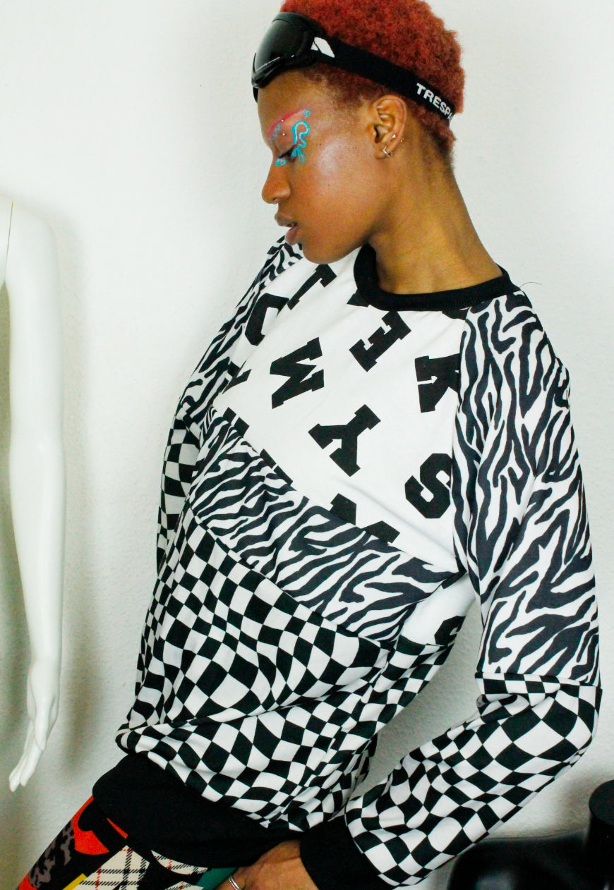 WORD UP Monochrome boyfriend sweater in checkerboard and zebra