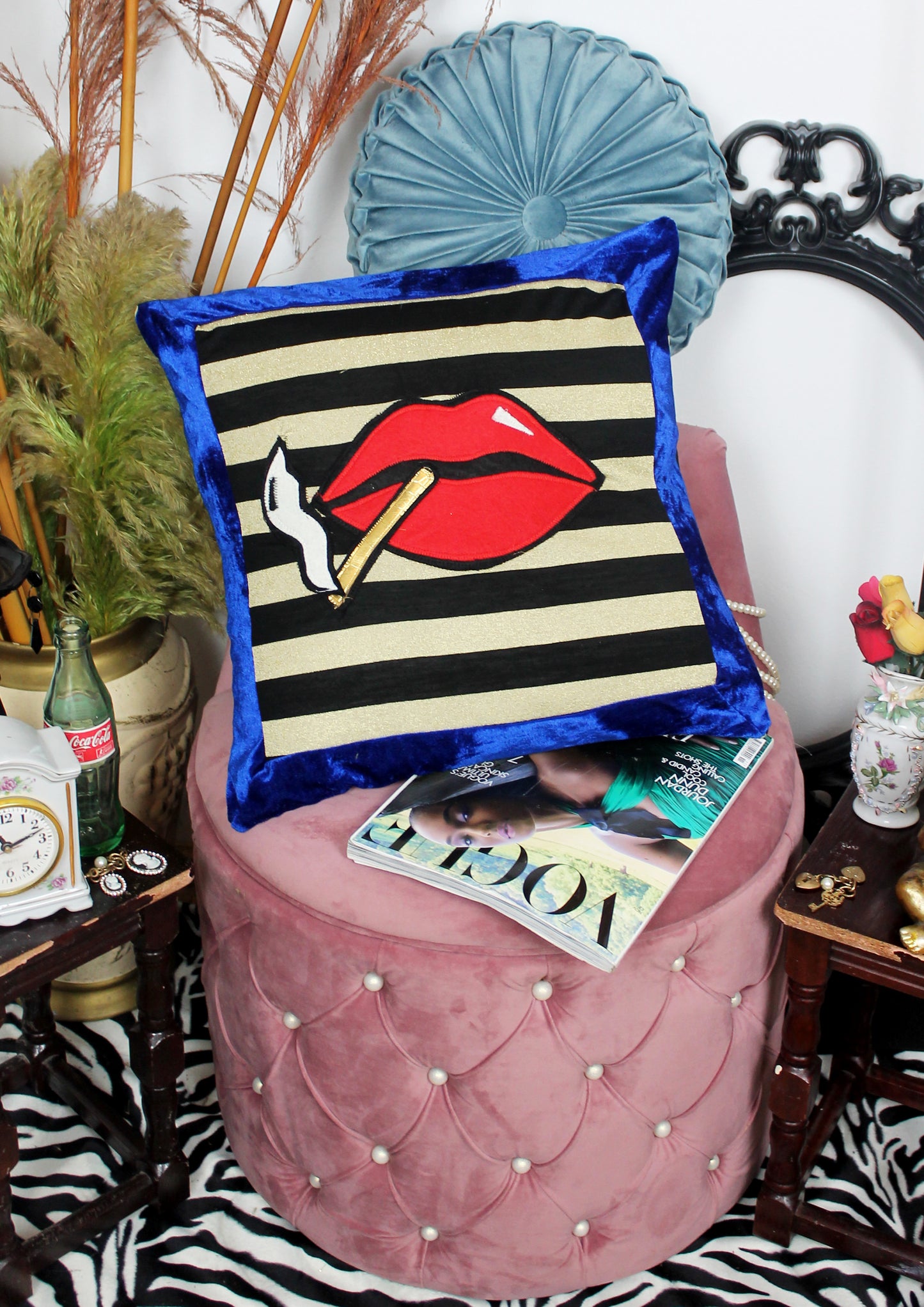 Le Smoking - handmade throw cushion with lips and smoke design in gold and black