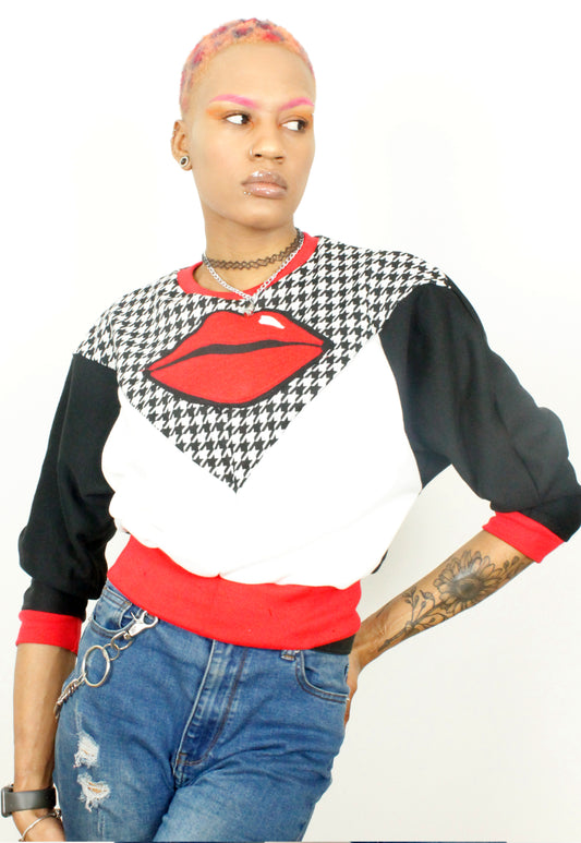 Kiss chase - Houndstooth, red and white batwing sweater with red lips.